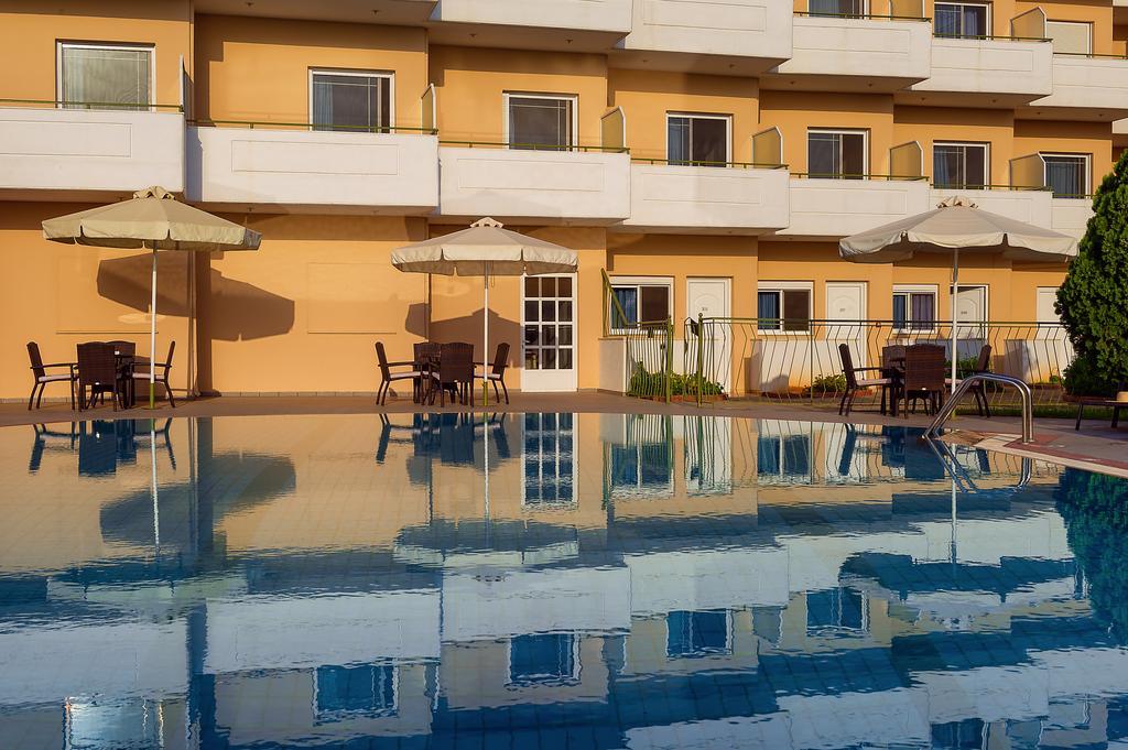 Hotel Fotini カラマタ エクステリア 写真