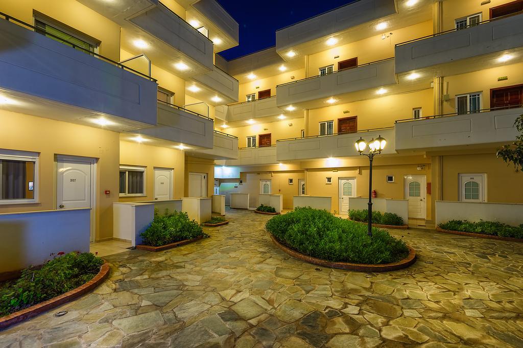 Hotel Fotini カラマタ エクステリア 写真