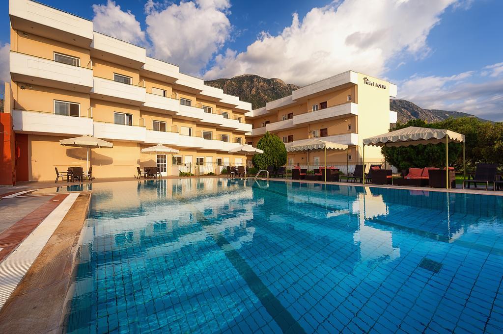 Hotel Fotini カラマタ エクステリア 写真