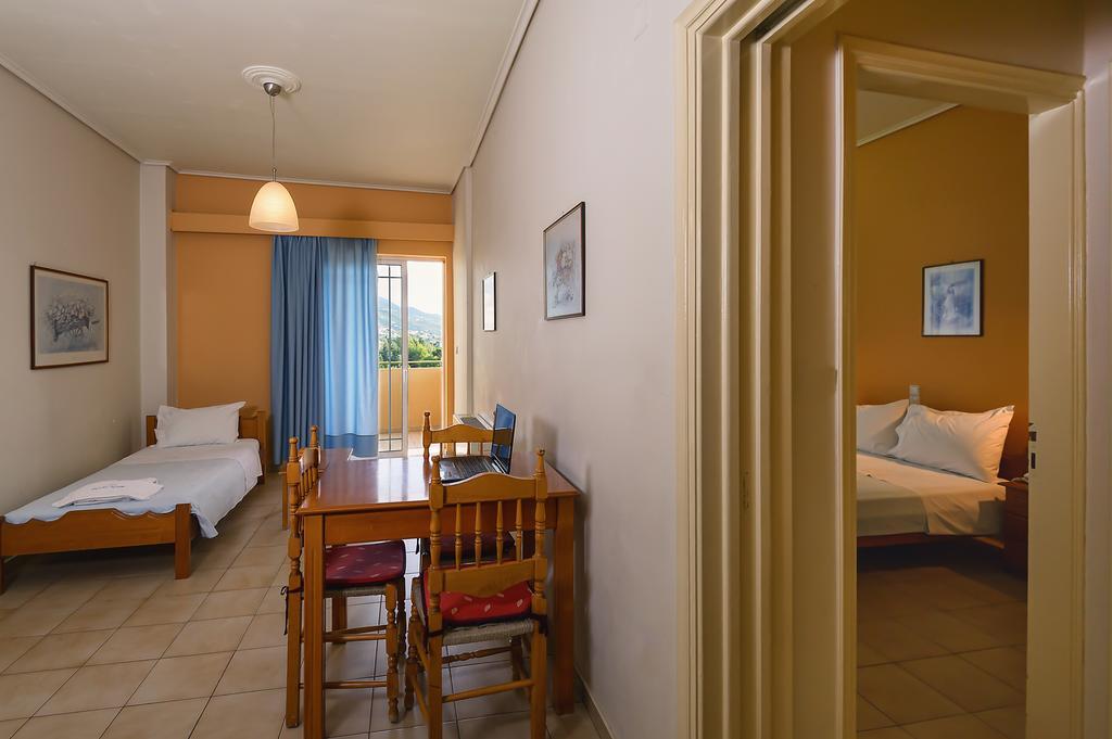 Hotel Fotini カラマタ 部屋 写真