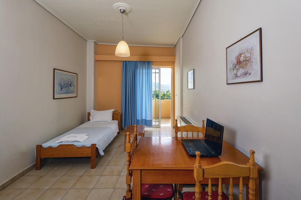 Hotel Fotini カラマタ 部屋 写真