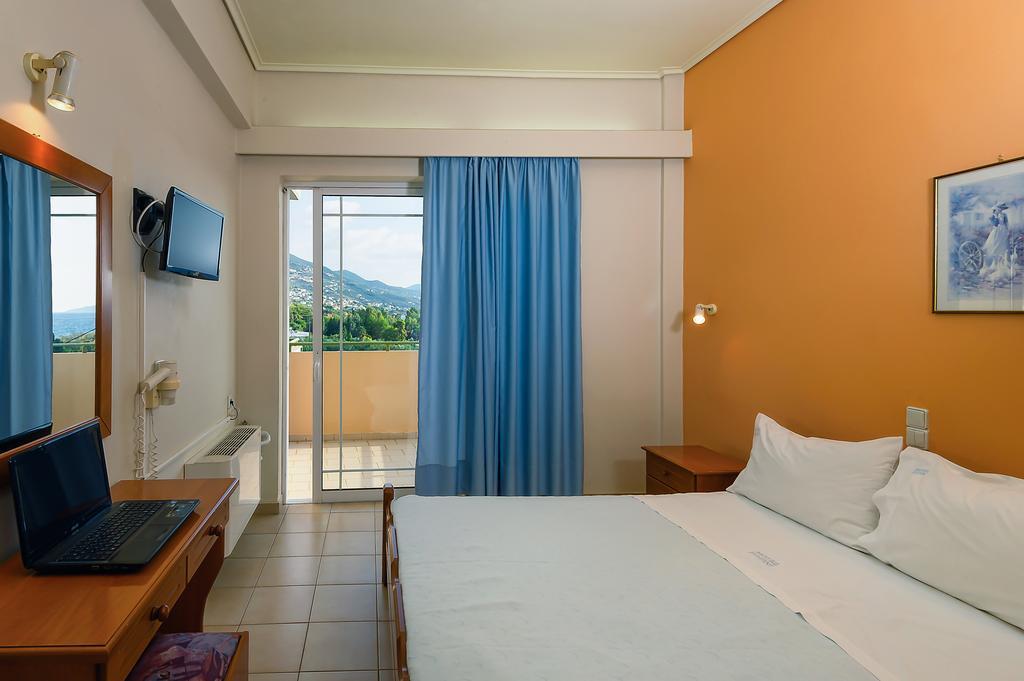 Hotel Fotini カラマタ 部屋 写真