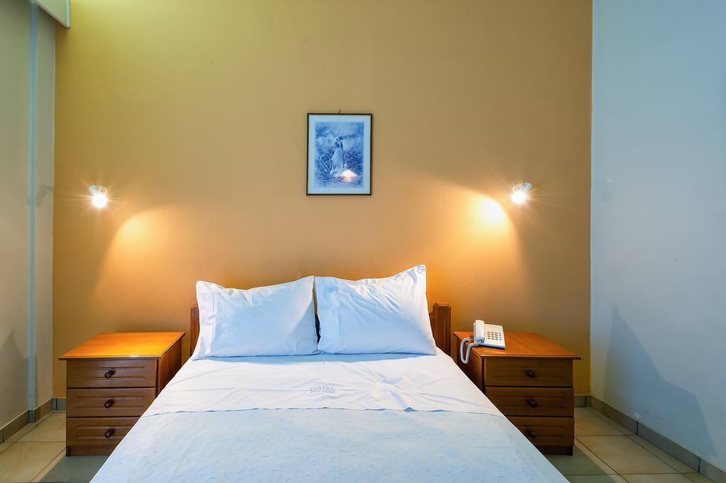 Hotel Fotini カラマタ 部屋 写真