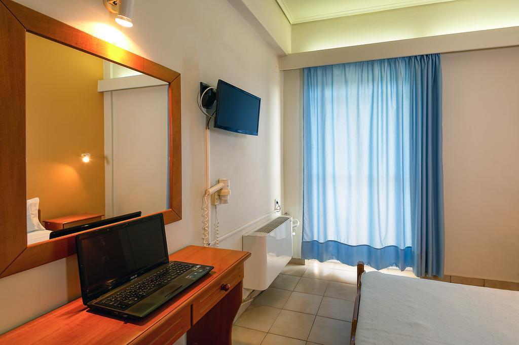 Hotel Fotini カラマタ 部屋 写真