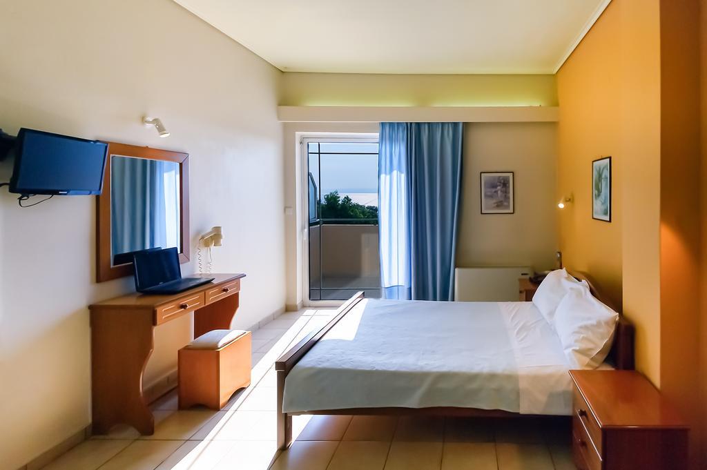Hotel Fotini カラマタ 部屋 写真