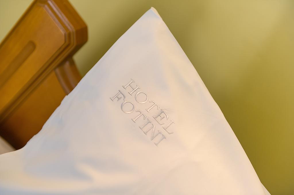 Hotel Fotini カラマタ 部屋 写真