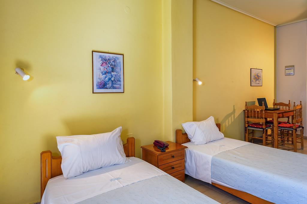 Hotel Fotini カラマタ 部屋 写真