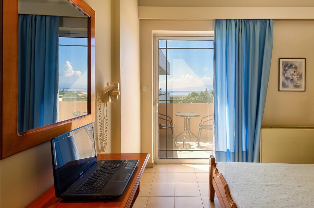 Hotel Fotini カラマタ 部屋 写真
