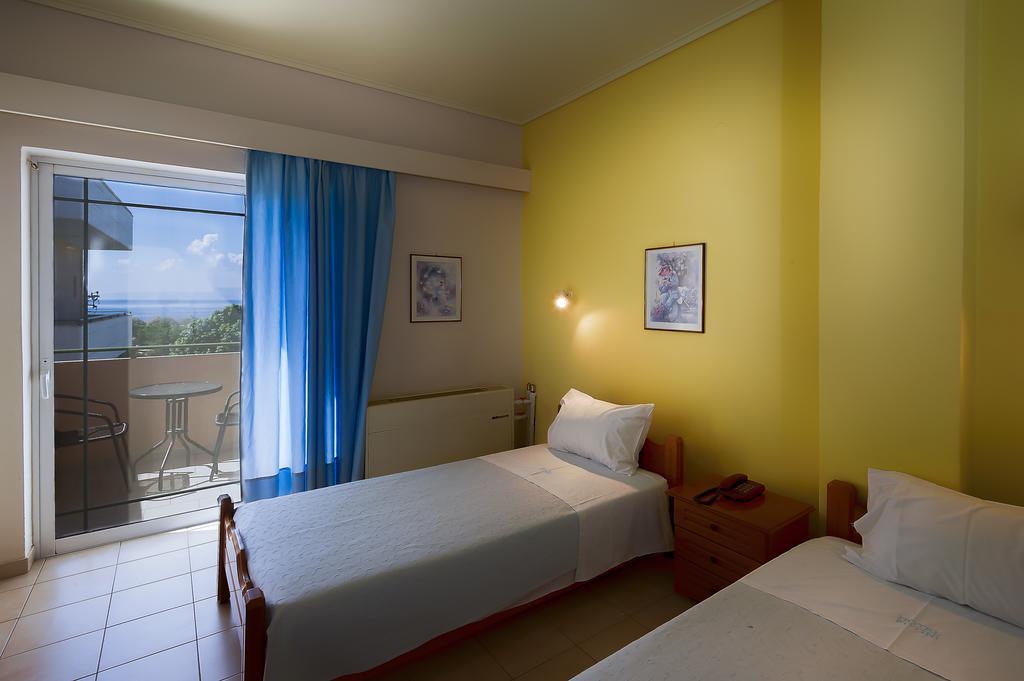 Hotel Fotini カラマタ 部屋 写真