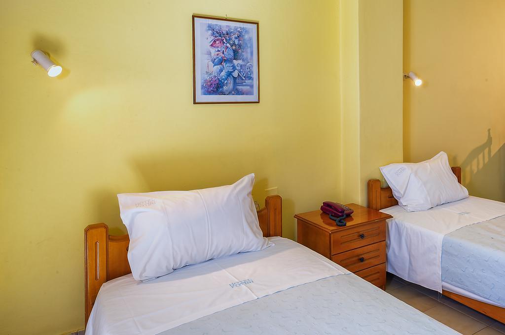 Hotel Fotini カラマタ 部屋 写真